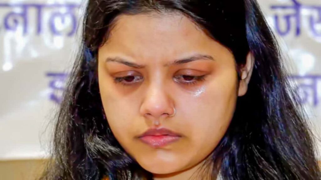 This image of Himanshi the widow of Lieutenant Vinay Narwal